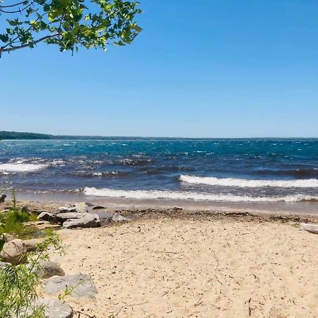 Location Location - Capri Condo 212 Traverse City Bagian luar foto