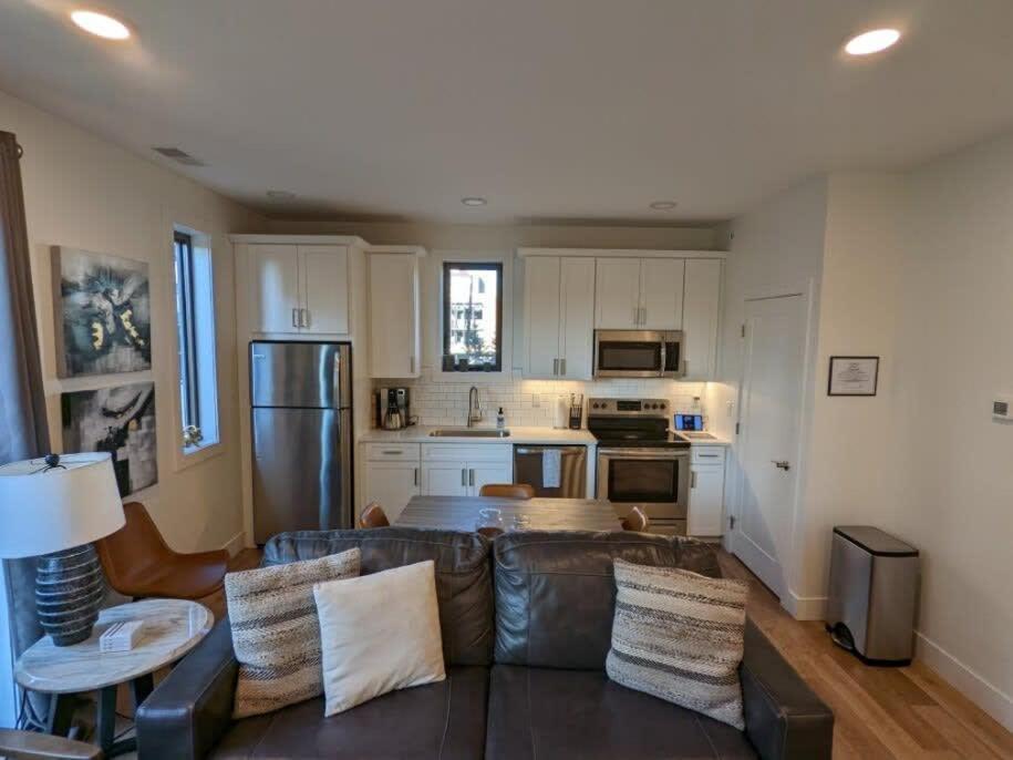 Location Location - Capri Condo 212 Traverse City Bagian luar foto