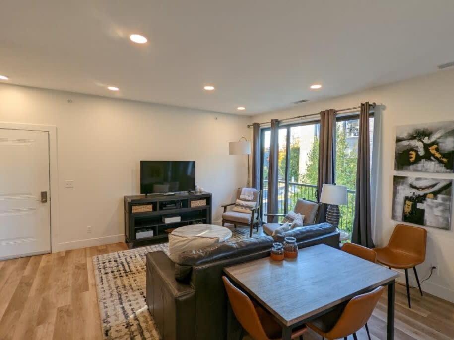 Location Location - Capri Condo 212 Traverse City Bagian luar foto