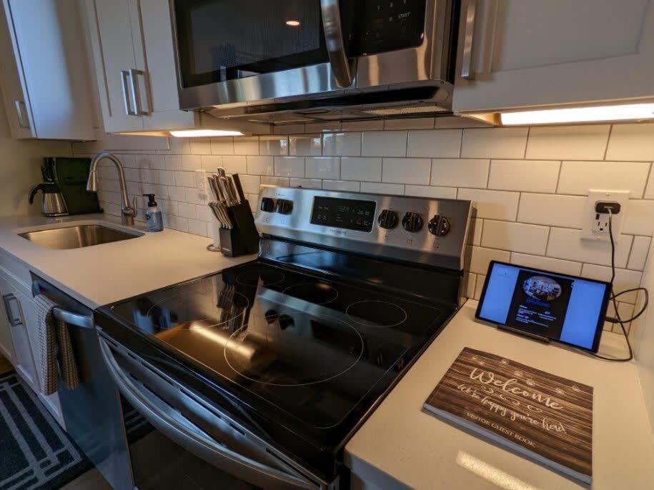 Location Location - Capri Condo 212 Traverse City Bagian luar foto