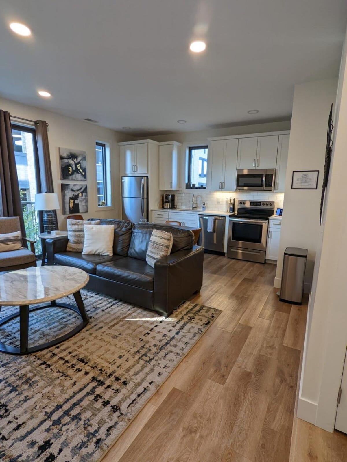 Location Location - Capri Condo 212 Traverse City Bagian luar foto