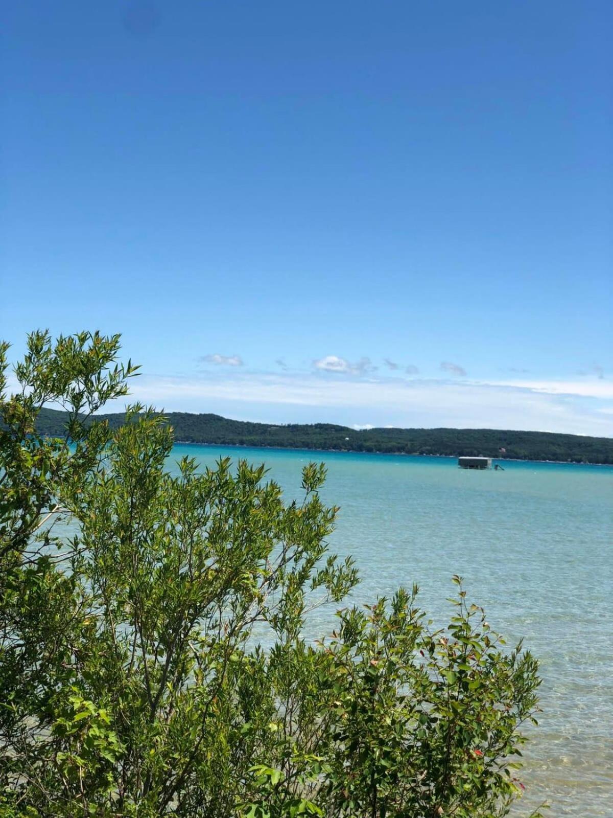 Location Location - Capri Condo 212 Traverse City Bagian luar foto